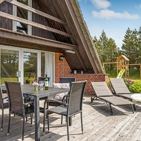 Сasa de vacaciones Three-bedroom Holiday In Henne