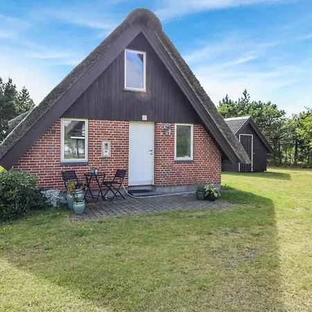Сasa de vacaciones Three-bedroom Holiday In Henne *