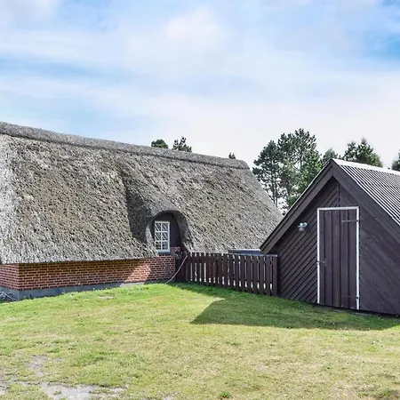 Сasa de vacaciones Three-bedroom Holiday In Henne *