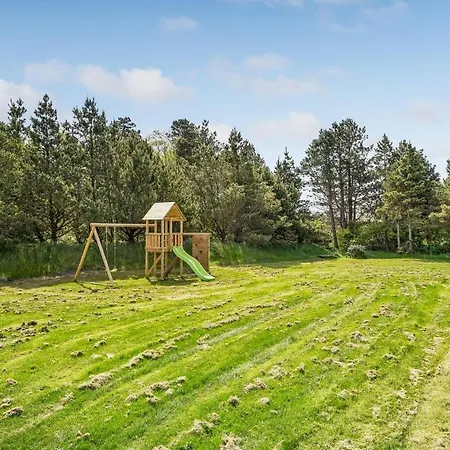 Three-bedroom Holiday In Henne