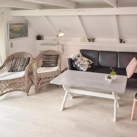 Three-bedroom Holiday In Henne *