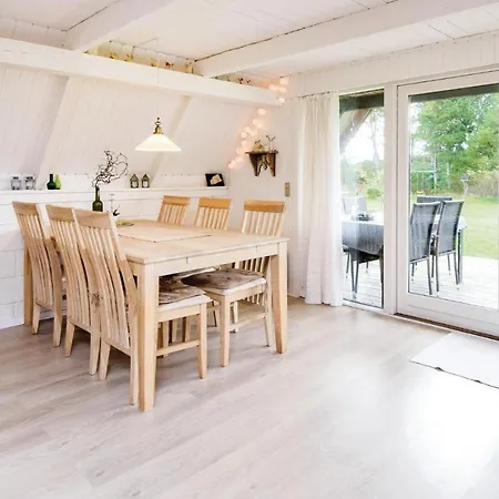 Сasa de vacaciones Three-bedroom Holiday In Henne