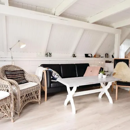 Сasa de vacaciones Three-bedroom Holiday In Henne *